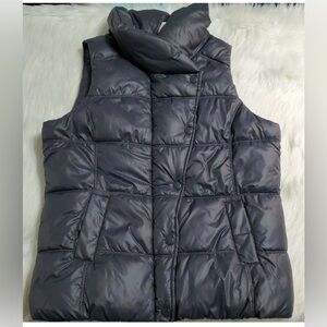 Old Navy Women’s Gray Quilted Puffer Vest with Stand-Up Collar
Sz M